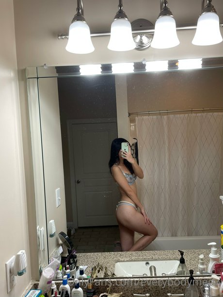 Lilsquirtz pornographic model pictures