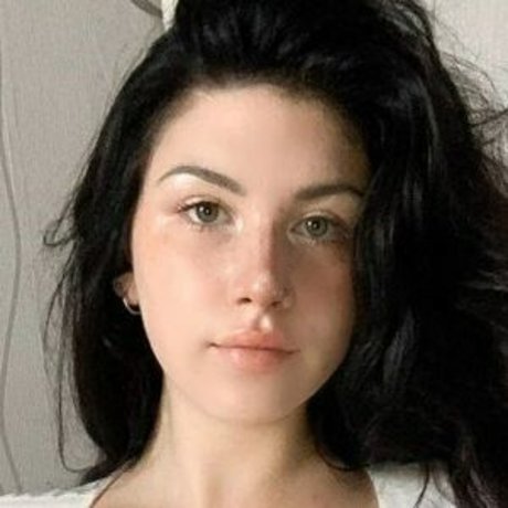 Kira Angel porn star pic