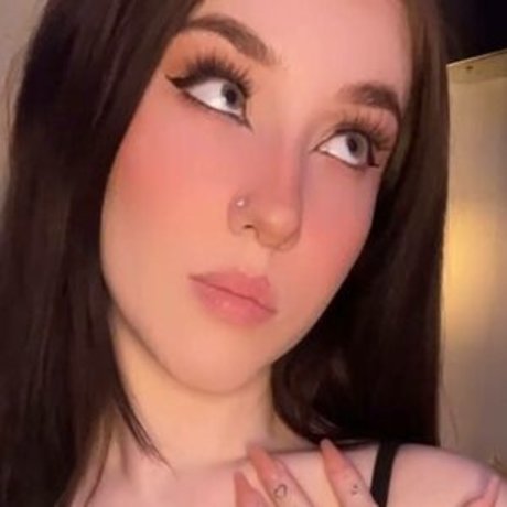 Victoria Monrose naked star picture