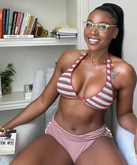 Morgan Dawson hd pornstar picture