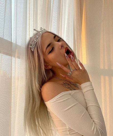 young milf onlyfans sexy picture