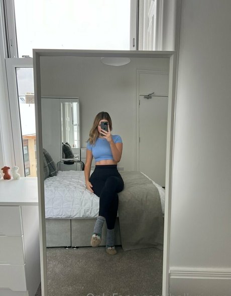 Holly Rivers free pornstar image