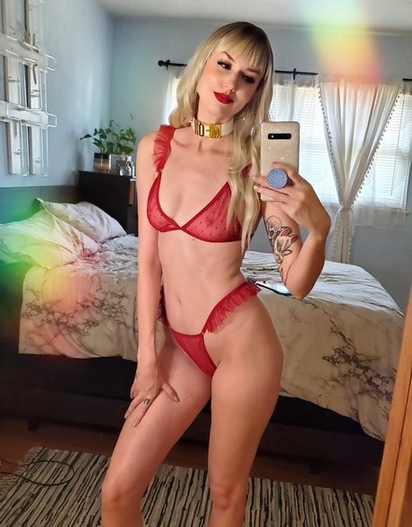 Manzi DeYoung naked actress pic