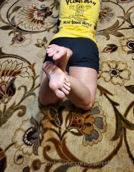 sweetfeet2187 star naked images