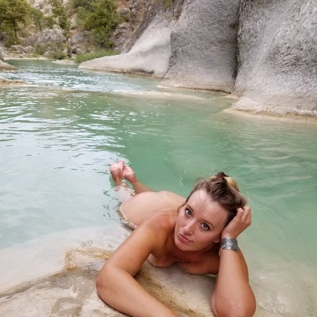 Summers VonHesse model exclusive picture