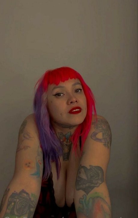 curvy muscle onlyfans sexy nude photo