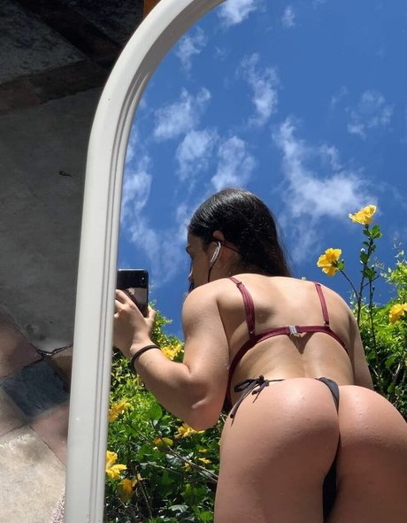 kyliebennet art model picture