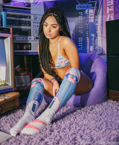 Devenityy model nude gallery