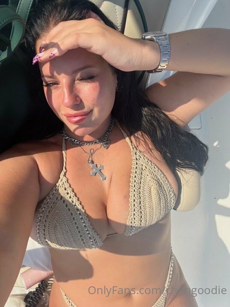 Changoodie free pornstar photos