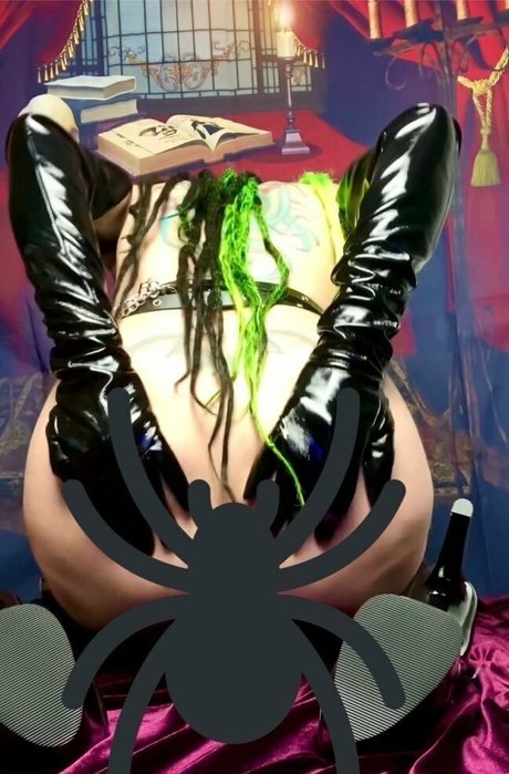 elfspitfree model beautiful photo