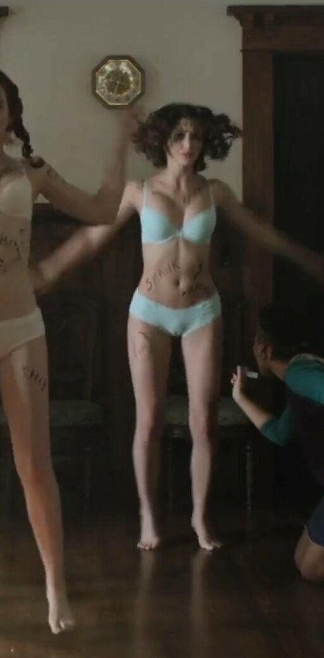 Emily Rudd adult actress pictures