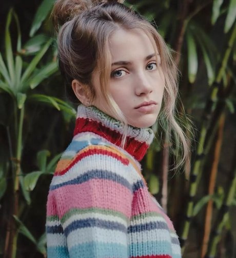 Emily Rudd star beautiful galleries