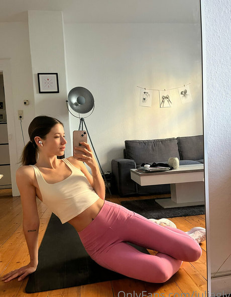 Julia Gauly nude model pics