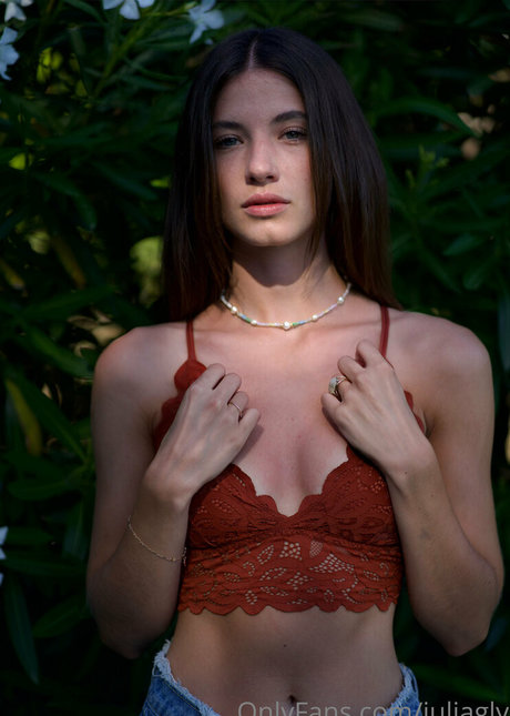 Julia Gauly top actress gallery