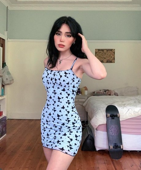 Mia Rodriguez model art picture