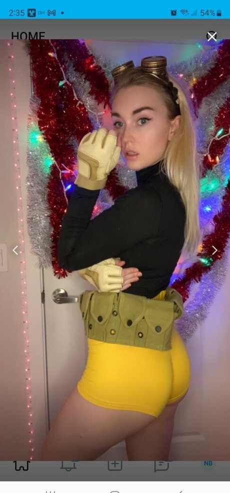 Ashton Birdie model naked photos