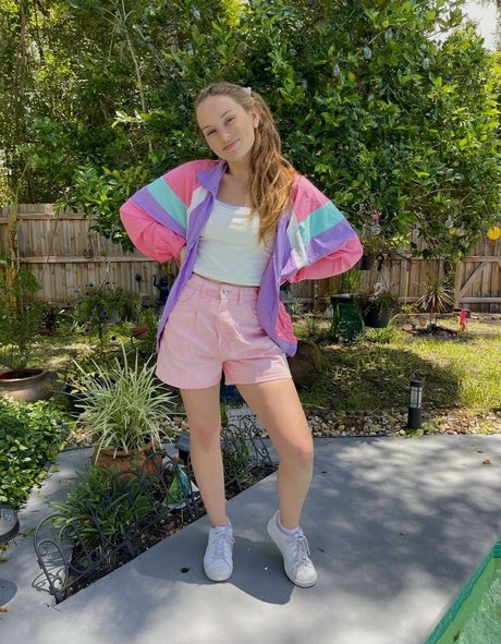 ASMR Darling perfect model pic