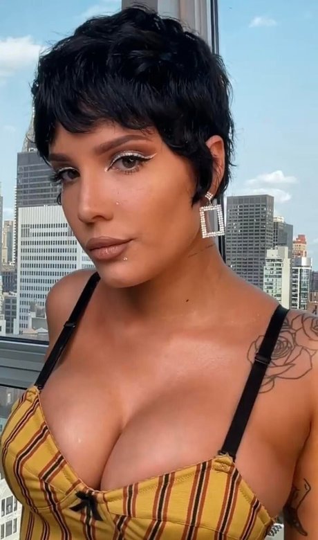 Halsey pretty actress img