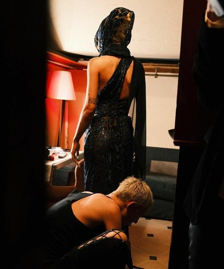 Halsey pretty model image