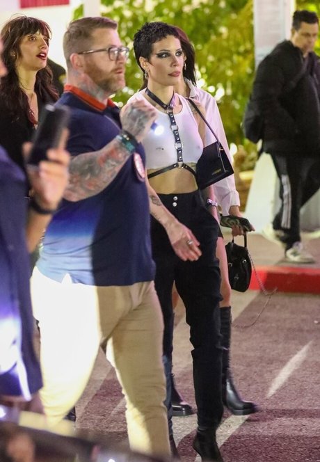 Halsey beautiful model image