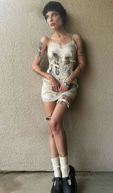 Halsey star naked archive