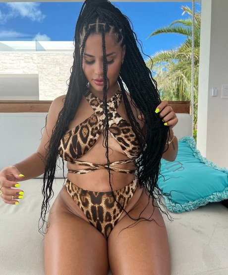 Katya Elise Henry Profile pic