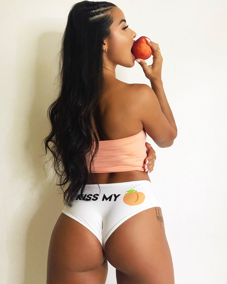 Katya Elise Henry star exclusive pic