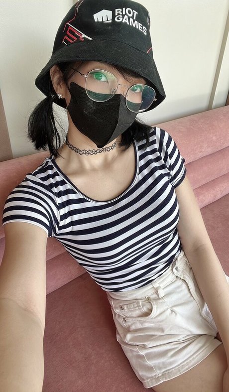 KitzCua art model photos