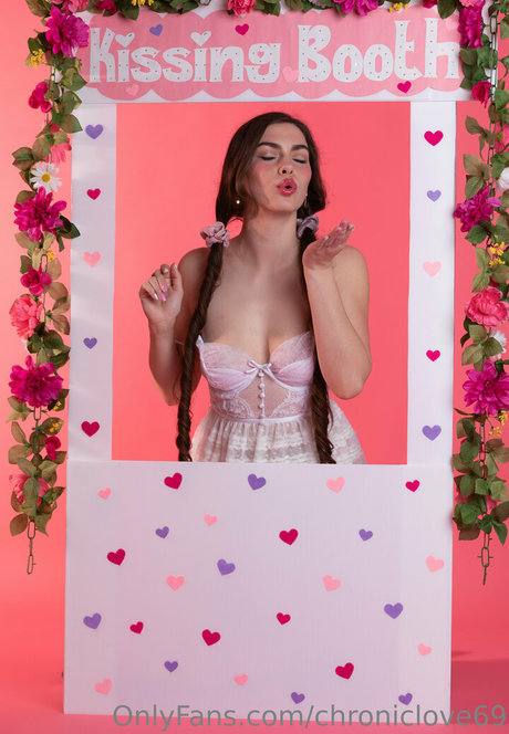 Chroniclove model nude images