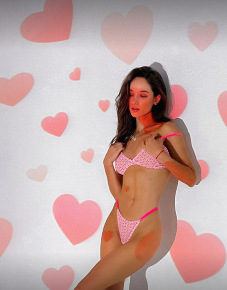 pretylittlething pretty actress photo