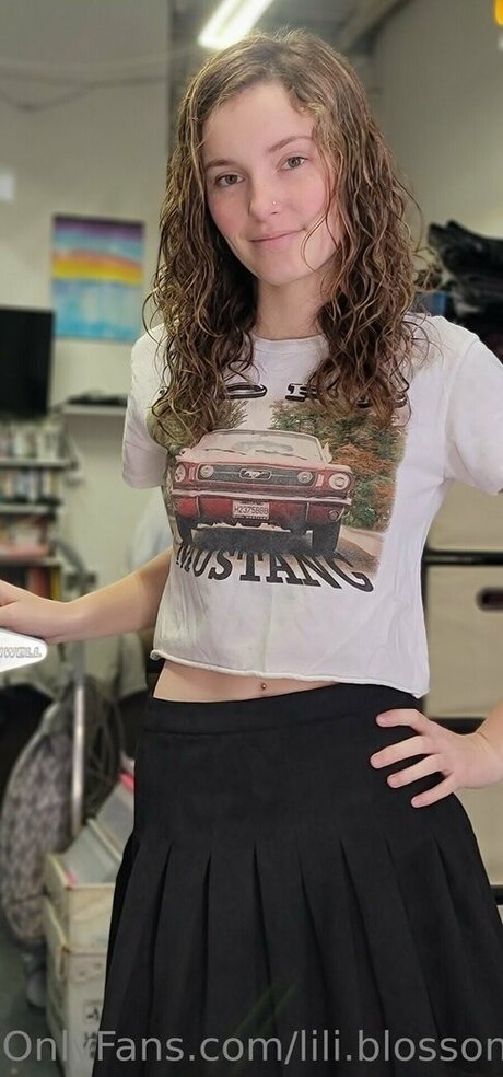 lili blossom model perfect picture