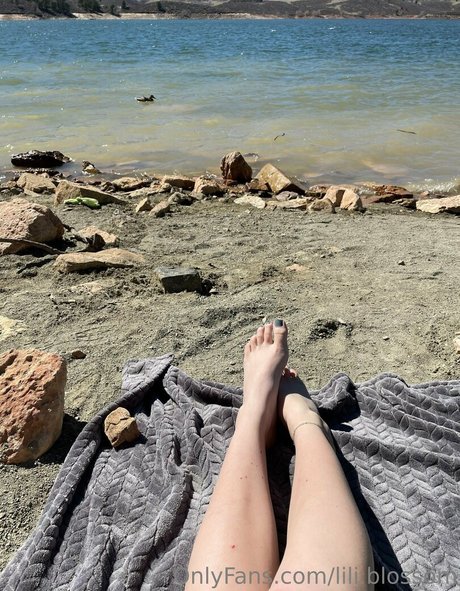 lili blossom pretty model pic