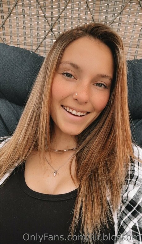 lili blossom nudes model pics