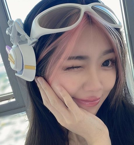 igumdrop pretty pornstar photo