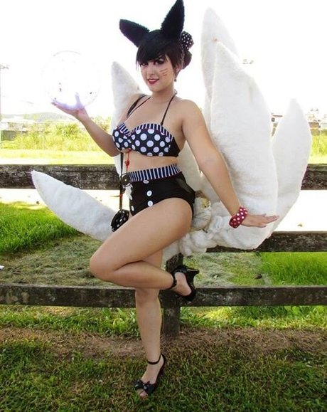 Renata Melo model naked photo