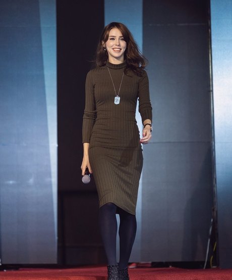 Stefanie Joosten beautiful actress photo