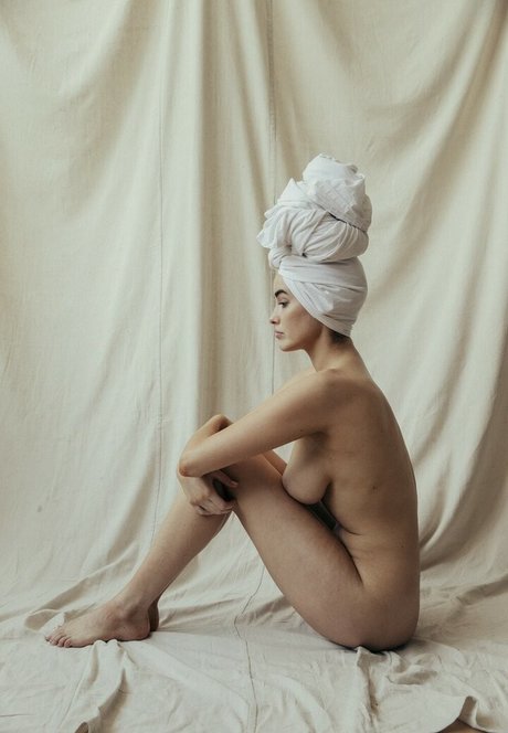 Sarah Stephens art model image