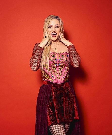 Lili Reinhart top model archive