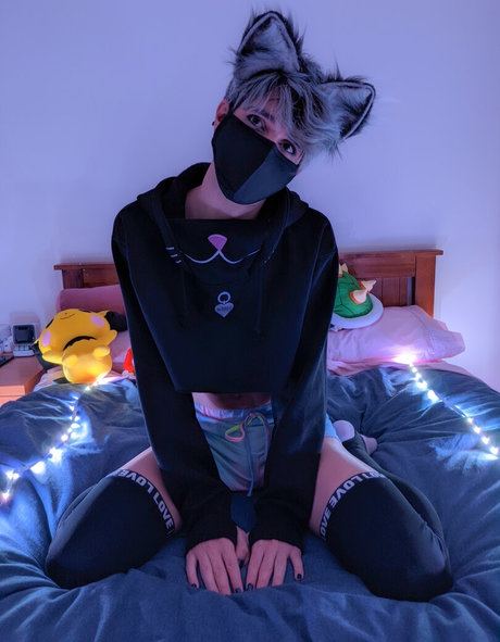 FemboyPup pretty model pic