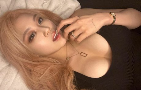 Allissa Shin erotic star archive