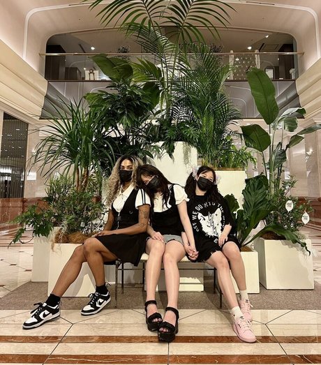 Starsmitten pretty actress photos