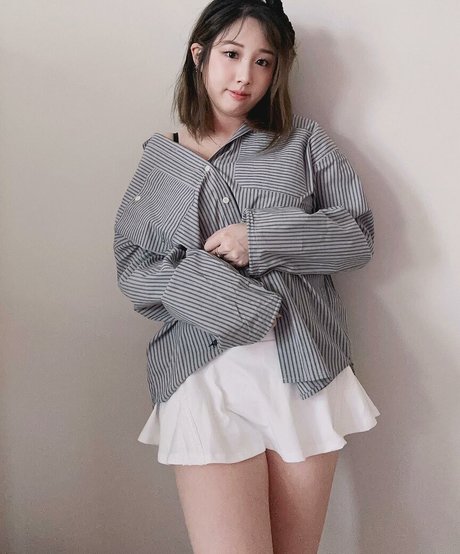 social media influencer onlyfans beautiful xxx photo