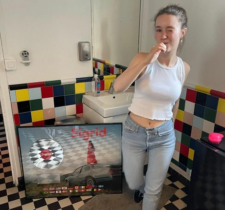Sigrid sexy star img