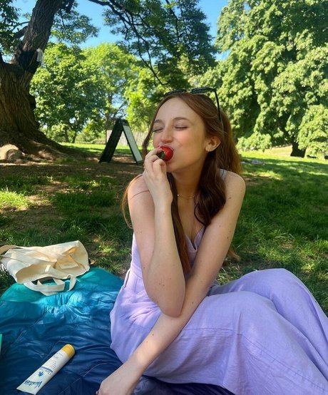 Ellie Schnitt hot model gallery