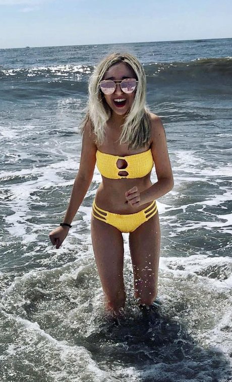 Ellie Schnitt exclusive model images