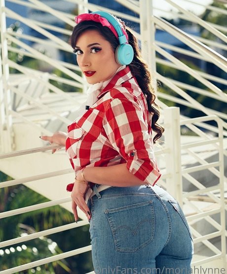 Moriah Lynne hot pornstar photos