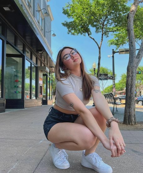 Leoniemontybtw nice actress pics