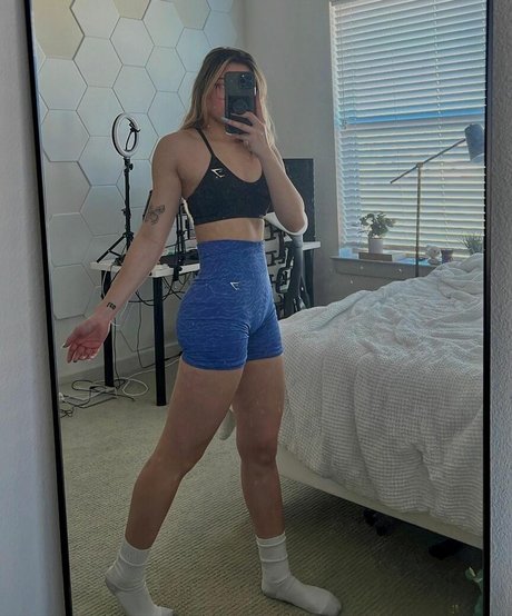 Leoniemontybtw pornstar best photos