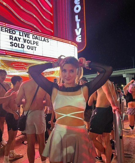 Leoniemontybtw star high quality images