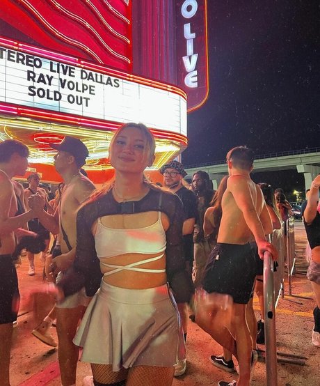 Leoniemontybtw naked pornstar galleries